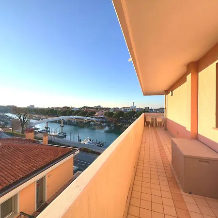 Lägenhet Capitol Holiday Apartments